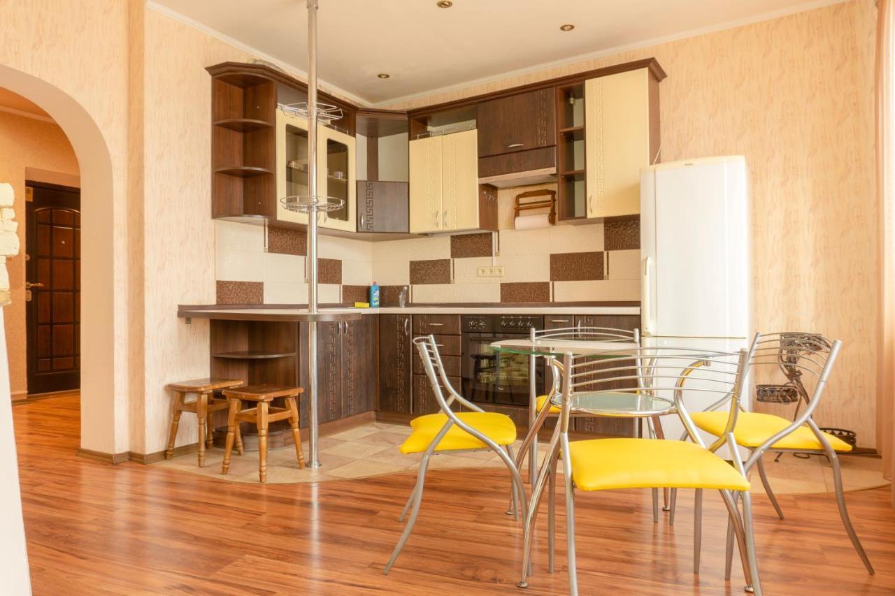 Big Studio Apartment Near River Mall 基輔 外观 照片