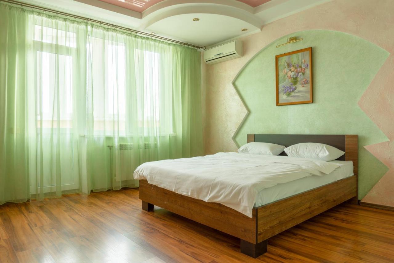 Big Studio Apartment Near River Mall 基輔 外观 照片