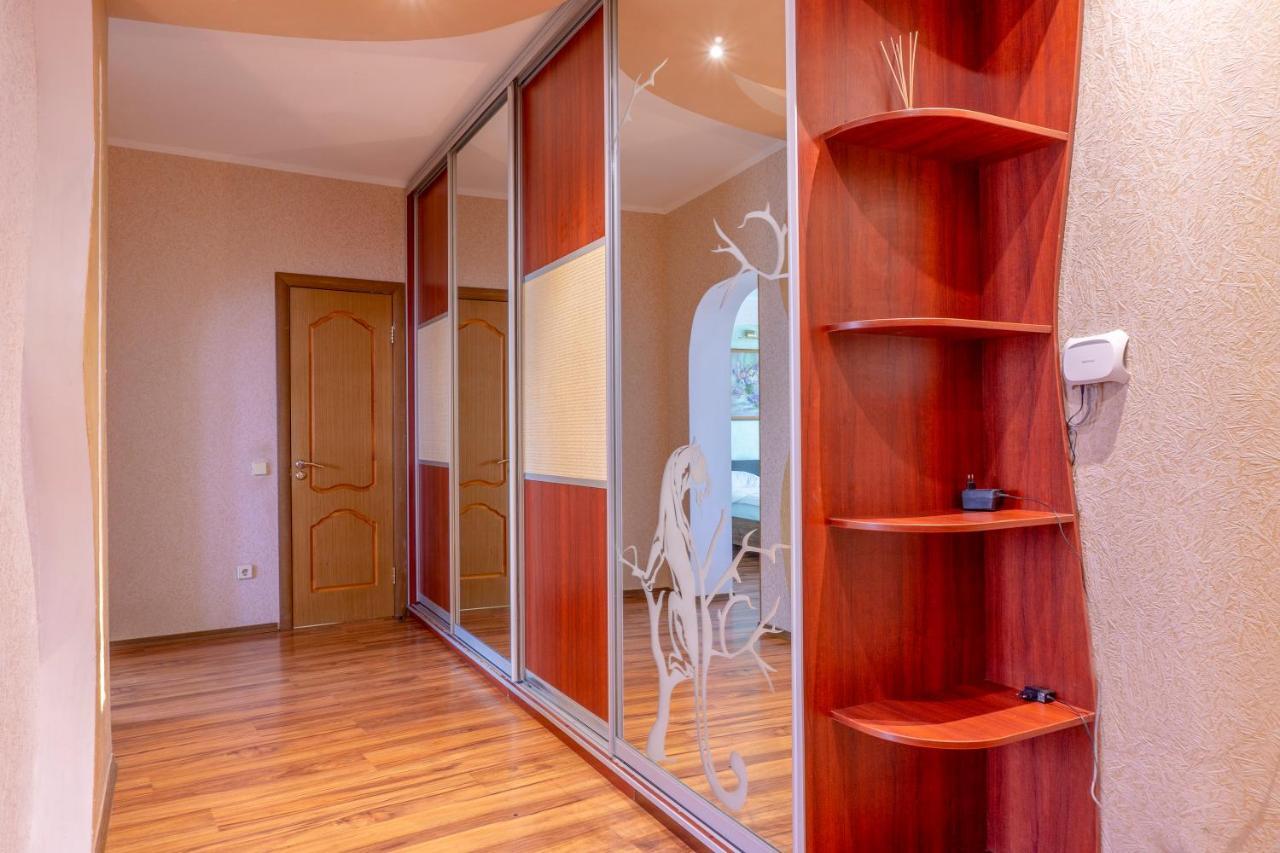 Big Studio Apartment Near River Mall 基輔 外观 照片
