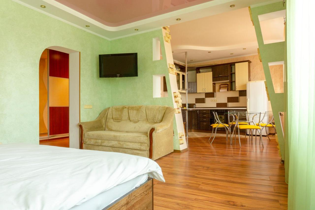 Big Studio Apartment Near River Mall 基輔 外观 照片