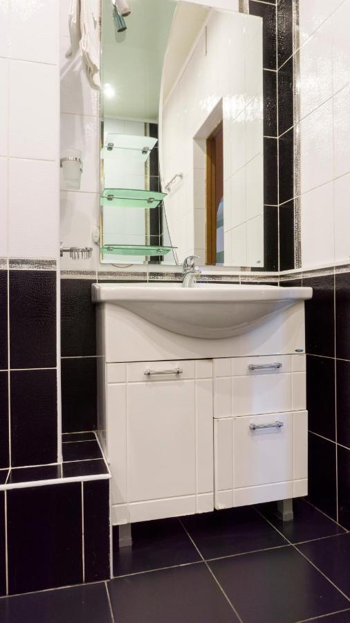 Big Studio Apartment Near River Mall 基輔 外观 照片