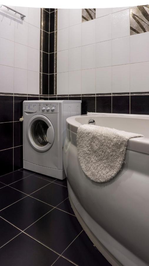 Big Studio Apartment Near River Mall 基輔 外观 照片