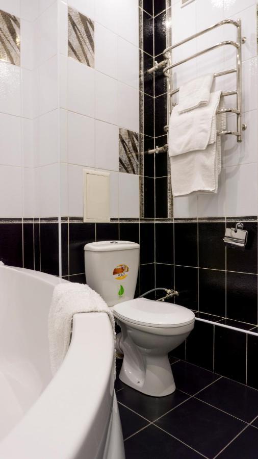 Big Studio Apartment Near River Mall 基輔 外观 照片