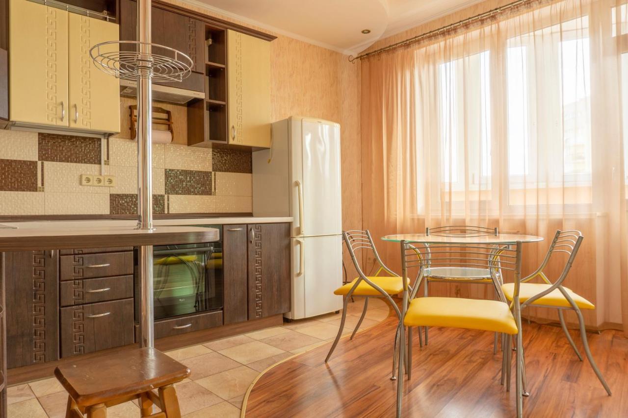 Big Studio Apartment Near River Mall 基輔 外观 照片